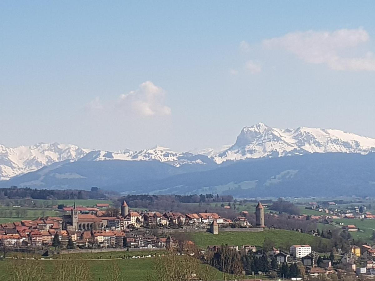 Petite Maison Sur La Colline Du Gibloux: 1Chambre,1 Salon Et Salle De Bain Prives Au Rez De Chausse, Piscine Exterieur Et Bbq , Le Chatelard  ภายนอก รูปภาพ