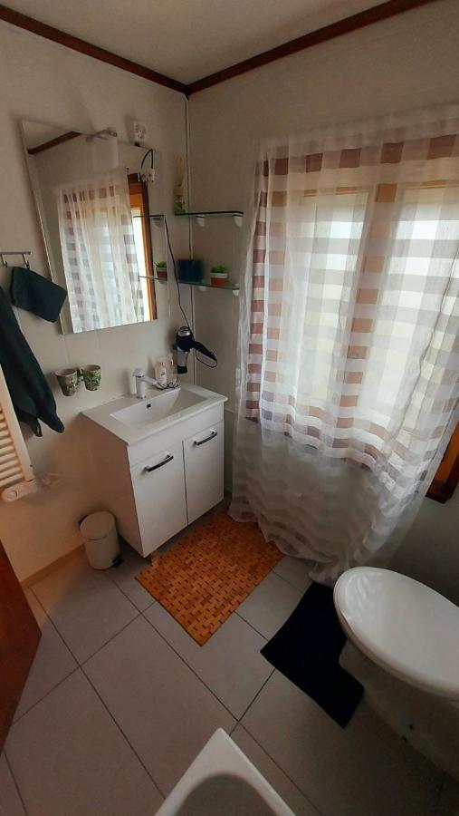 Petite Maison Sur La Colline Du Gibloux: 1Chambre,1 Salon Et Salle De Bain Prives Au Rez De Chausse, Piscine Exterieur Et Bbq , Le Chatelard  ภายนอก รูปภาพ
